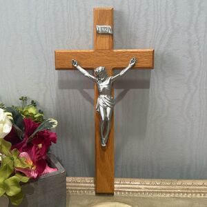 Wooden Crucifix Jesus Christ Cross Silver Tone Christian Religious Faith Prayer